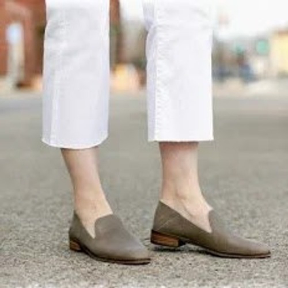 Lucky Brand Cahill Dark Taupe Leather Loafers Slip On Flats Minimalist Womens 7M